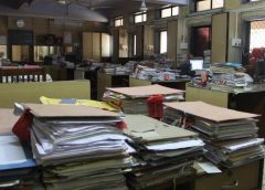 ഉദ്യോഗസ്ഥരുടെ അനാസ്ഥ: സെക്രട്ടേറിയറ്റിലും വകുപ്പ് മേധാവികളുടെ ഓഫീസുകളിലും തീര്‍പ്പു കല്പിക്കാത്ത ലക്ഷക്കണക്കിന് ഫയലുകള്‍ കെട്ടിക്കിടക്കുന്നു