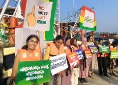 ‘എല്ലാവര്‍ക്കും വോട്ട്, എല്ലാവര്‍ക്കും വോട്ടവകാശം’: സ്വീപ്പ് പദ്ധതിയുടെ ഭാഗമായി ബോട്ട് ജാഥ ജില്ലാ കളക്ടര്‍ ഫ്ലാഗ് ഓഫ് ചെയ്തു