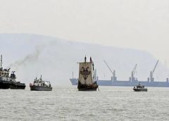 ഹോർമുസ് കടലിടുക്കിൽ ഇന്ത്യൻ പതാകയുള്ള കപ്പലുകൾക്ക് നേരെ വെടിവെപ്പ്; നാവികസേനയുടെ പ്രത്യേക മുന്നറിയിപ്പ്