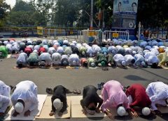 ബംഗാളിലെ ഈദ് പ്രാര്‍ത്ഥന: വർഷങ്ങളായുള്ള പാരമ്പര്യം അവസാനിപ്പിച്ച് സുവേന്ദു സർക്കാർ; റെഡ് റോഡിലെ പ്രാര്‍ത്ഥന ബ്രിഗേഡ് പരേഡ് ഗ്രൗണ്ടിലേക്ക് മാറ്റി