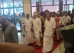 പതിനാറാം കേരള നിയമസഭയുടെ ആദ്യ നയപ്രഖ്യാപന പ്രസംഗം; ഗവർണർ മലയാളത്തിൽ ജവഹർലാൽ നെഹ്റുവിനെ ഉദ്ധരിച്ച് നയപ്രഖ്യാപനത്തിന് തുടക്കം കുറിച്ചു