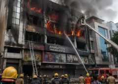 ഉത്തര്‍പ്രദേശില്‍ മൂന്നു നില കെട്ടിടത്തില്‍ വന്‍ തീ പിടുത്തം; പതിനഞ്ച് പേര്‍ മരിച്ചു