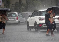 കാലാവസ്ഥ വ്യതിയാനം: നിരവധി സംസ്ഥാനങ്ങളിൽ കനത്ത മഴ; ഡൽഹിയിൽ ഇടിമിന്നലിനും ആലിപ്പഴ വർഷത്തിനും സാധ്യതയുള്ളതായി മുന്നറിയിപ്പ്