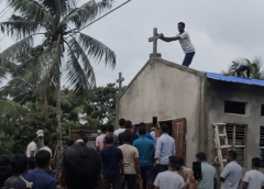 പശ്ചിമ ബംഗാളിലെ സോണാർപൂരിൽ നിർമ്മാണത്തിലിരിക്കുന്ന ക്രിസ്ത്യന്‍ പള്ളി ഹിന്ദുത്വവാദികൾ അടിച്ചു തകർത്തു
