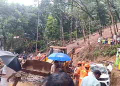 കനത്ത മഴ: കോട്ടയത്തും പത്തനംതിട്ടയിലും ഉരുൾപൊട്ടലും വെള്ളപ്പൊക്കവും; മണ്ണിടിച്ചിലില്‍ ഒരാള്‍ മരിച്ചു; രണ്ടു പേരെ കാണാതായി
