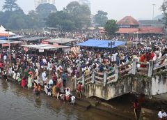 ഇന്ന് കര്‍ക്കിടക വാവ്: പൂര്‍‌വ്വികര്‍ക്കു വേണ്ടിയുള്ള ബലി തര്‍പ്പണത്തിന് വന്‍ തിരക്ക്