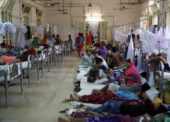 ഒരു കിടക്കയിൽ മൂന്ന് രോഗികൾ, തറയിലും വരാന്തയിലും ഡ്രിപ്പ്; ബംഗ്ലാദേശിൽ ഡെങ്കിപ്പനി വ്യാപനം രൂക്ഷം, 18 ദിവസത്തിനിടെ 79 മരണം