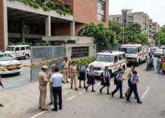 ഡൽഹിയിൽ വീണ്ടും സ്കൂളുകൾക്ക് ബോംബ് ഭീഷണി; രണ്ട് പ്രമുഖ സ്കൂളുകളിൽ അടിയന്തര സുരക്ഷാ പരിശോധന, വിദ്യാർത്ഥികളെ ഒഴിപ്പിച്ചു