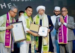 കാന്തപുരത്തിന്  ഓണററി ഡോക്ടറേറ്റ് സമ്മാനിച്ച് യെനെപോയ യൂണിവേഴ്‌സിറ്റി